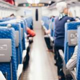 【新幹線】「自由席」に座れず、約3時間「立ちっぱなし」でした。座っている人と同じ料金を払っているのに「不公平」ではありませんか？ 旅行の前に疲れてしまいました…