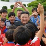 金正恩総書記が世界一の女子サッカーチームを満面の笑みで祝福　U20ワールドカップ決勝で日本破り北朝鮮が優勝