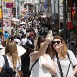 【訪日外国人】日本の満員電車は命がけ！ 外国人観光客が語るリアルな日本の本音！