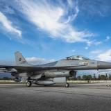 【ウクライナ】ウ軍7月末に多目的戦闘機F-16到着 WSJ紙「最先端の兵器ポッド搭載 」露軍の爆撃機と潜水艦はビビッて逃げ隠れる