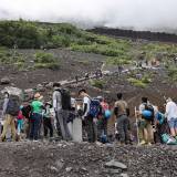 【観光公害】富士山でオーバーツーリズム対策　通行料２０００円！“ごみ散乱、サンダル履き・・”問題は多い