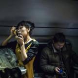 【香港】「電車内の化粧は慎んで」、女性に呼びかけた国有鉄道に批判噴出