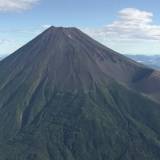 【富士山】アメリカ国籍の女子大学生が救助要請　「出血はないが痛くて動けない」　救助隊が背負って搬送