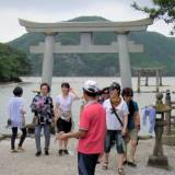 【観光公害】韓国人客のマナーに悩む対馬神社禰宜「大半が日本文化を軽蔑」「精神も肉体も疲れ果てた」