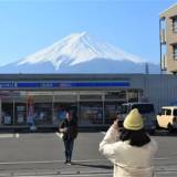 【迷惑】写真スポット「富士山ローソン」に黒幕、衝撃は世界に「ごみが少し増えるのが、そんなに大ごとか」ＳＮＳも白熱