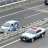 【恐怖】混雑する高速道路を軽乗用車が15キロも逆走…運転していた80代男性は「わからない」と返答…『合流車線から急に右に転回』した事が判明するも…"故意"ではないとして逆走行為の責任は問われず 北海道