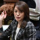 【元SPEED】「今井絵理子」参院議員が国会復帰も“金髪ヘアー”にネットは騒然…党内からは「明るくなっていいんじゃないか」の声も