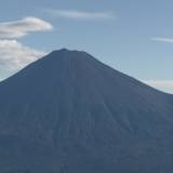 【富士山】心肺停止状態と見られる3人を山頂の火口の中で発見