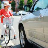 【自転車】「うわぁぁぁ！危ねぇ！」 街中に溢れる「逆走自転車」に警告！ 自転車の違反に「青切符」適用へ！ 対象となる「112種の行為」なにがある？