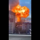 【中国】高層マンションをはるかにしのぐ巨大な炎　爆発した場所に何が?