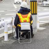 【仕事】道路脇のパイプ椅子で「カウンター」をカチカチ……通称「交通量調査」は一体何の意味がある？