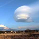 【雲専門家】地震雲？いや、ただの飛行機雲だって！専門家がデマ拡散に警鐘